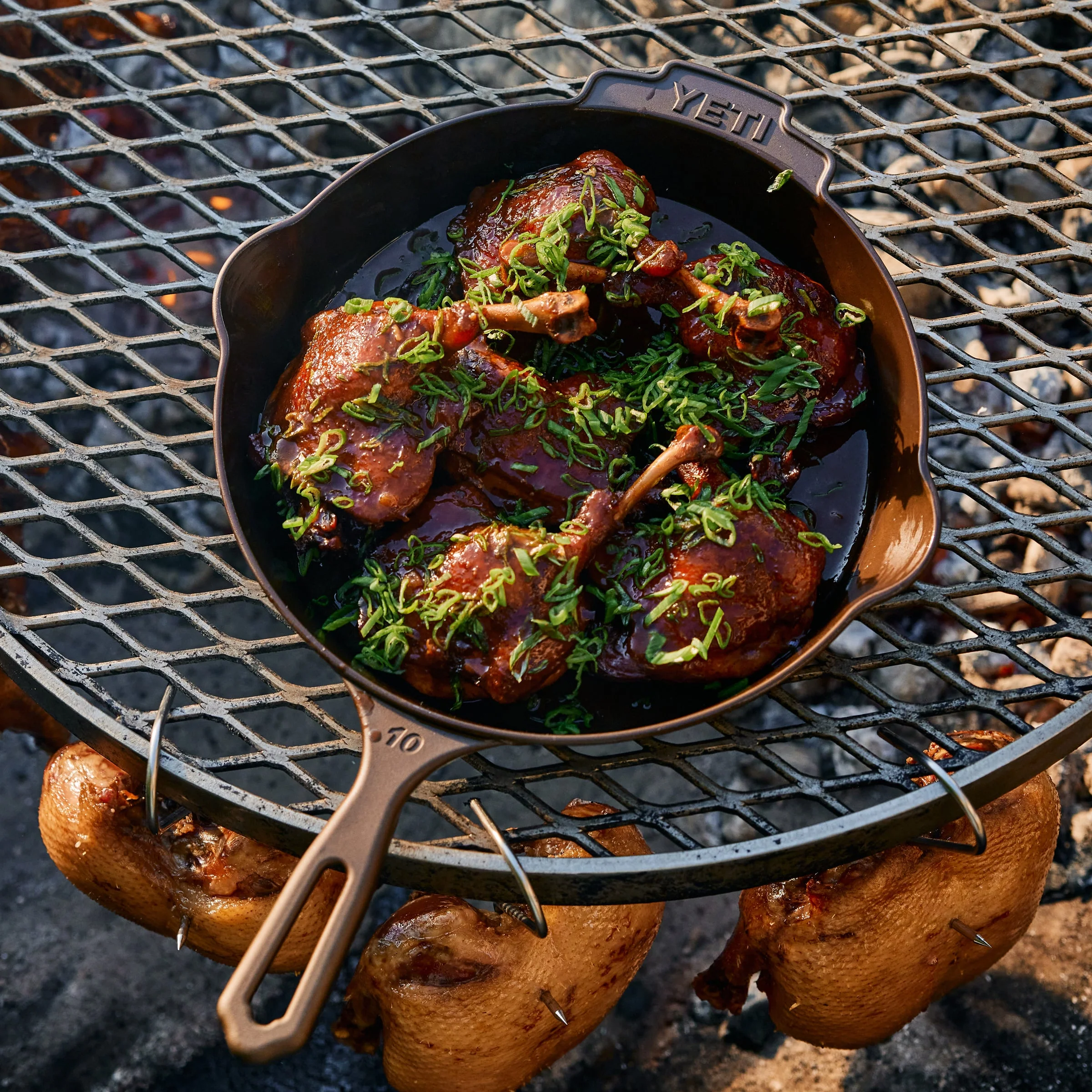 YETI™ 10 Cast Iron Skillet - Image 5